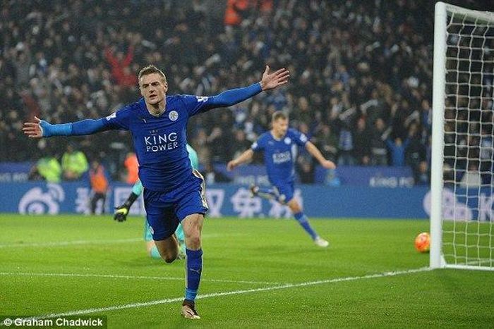 Jamie Vardy celebrates after scoring the opening goal of the 2-1 over Chelsea