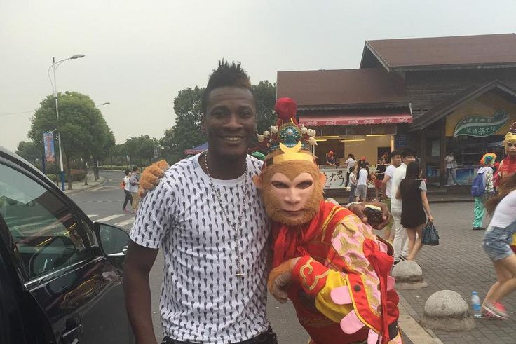 Asamoah Gyan hangs out with Shifu
