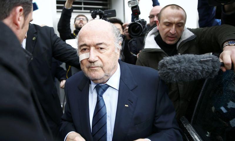 FIFA President Sepp Blatter is surrounded by media as he arrives for a news conference in Zurich, Switzerland, December 21, 2015. REUTERS/Arnd Wiegmann