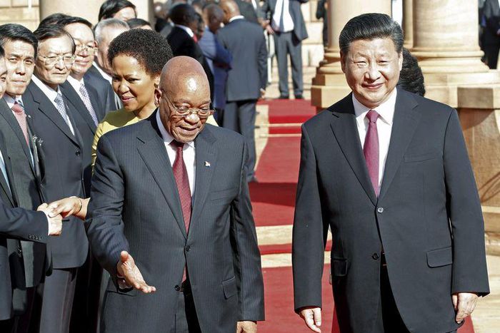 Chinese President Xi Jinping walks with South African President Jacob Zuma upon his arrival at the Union Buildings in Pretoria , December 2, 2015. REUTERS/Sydney Seshibedi