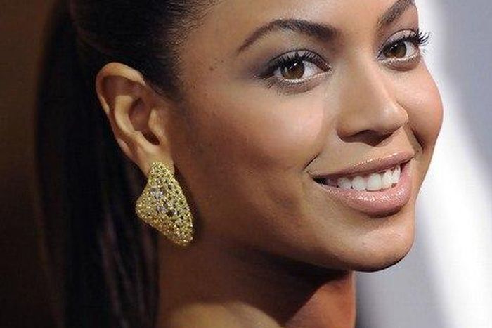 Beyonce sends love to her backup singer, Tiffany Monique who is battling cancer