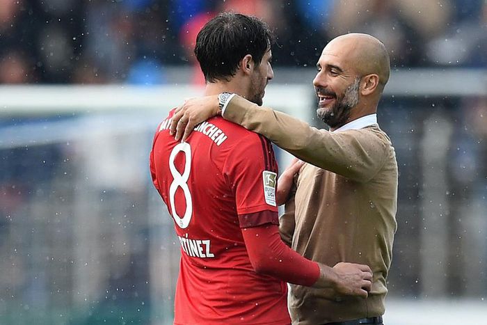 ___4499368___https:______static.pulse.com.gh___webservice___escenic___binary___4499368___2015___12___27___15___javi-martinez-pep-guardiola-cropped_1pjg5mn8b59h01hydap4er443b_2