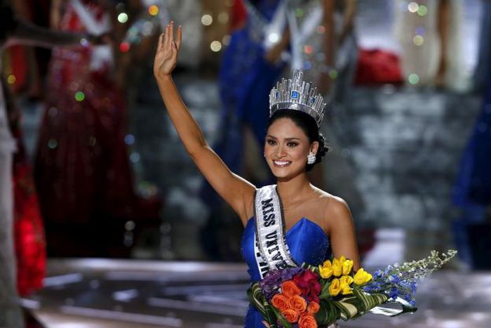 Miss Universe host announces wrong winner before Miss Philippines crowned