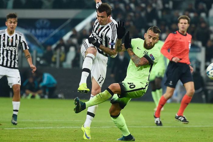 ___4394495___https:______static.pulse.com.gh___webservice___escenic___binary___4394495___2015___12___1___17___mariomandzukicnicolasotamendi-cropped_2wlmiegbm3q0184tqk8beg8x6