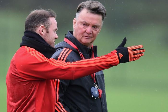 ___4494651___https:______static.pulse.com.gh___webservice___escenic___binary___4494651___2015___12___24___15___wayne-rooney-louis-van-gaal-cropped_1um3x6ktu24h2136invlombn82