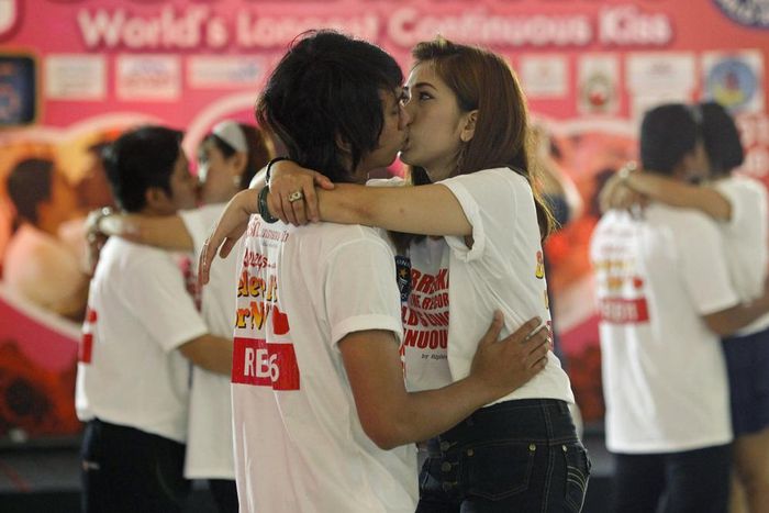 ___4303245___https:______static.pulse.com.gh___webservice___escenic___binary___4303245___2015___10___28___17___in-bangkok-thailand-these-two-attempted-to-break-the-record-for-the-worlds-longest-kiss-the-current-record-is-58-hours-35-minutes-and-58-seco...