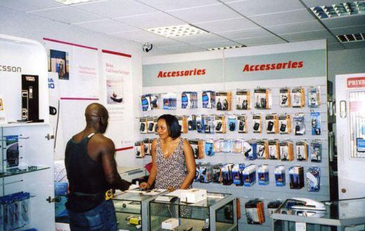 ___4508232___https:______static.pulse.com.gh___webservice___escenic___binary___4508232___2015___12___30___11___phone_shop_1