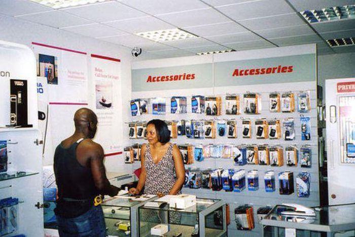 ___4508232___https:______static.pulse.com.gh___webservice___escenic___binary___4508232___2015___12___30___11___phone_shop_1