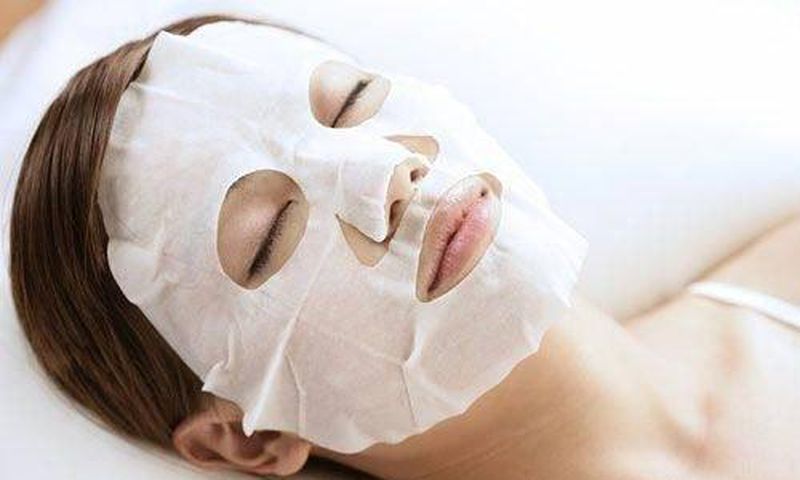 Egg white and tissue work perfectly together for hair removal as well as for brighter and clearer skin