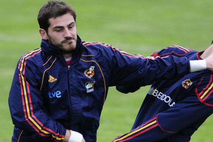 ___4463494___https:______static.pulse.com.gh___webservice___escenic___binary___4463494___2015___12___15___8___ikercasillasalvaroarbeloa-cropped_aug8ea2us3x61v7og0s1ps40c_2