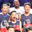 Kobe Bryant with Chinese students