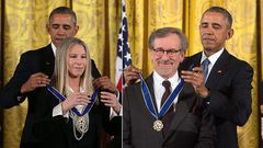 Barack Obamam honors Barbra Streisand, Steven Spielberg and 17 others with the Medal of Fredom at the White House