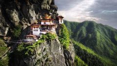 ___4438892___https:______static.pulse.com.gh___webservice___escenic___binary___4438892___2015___12___8___11___Bhutan-safe-from-world-war-407873