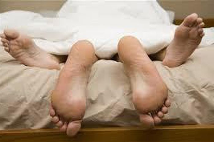 Corpulent Canadian suffers fatal heart attack, squashes wife in Mexico