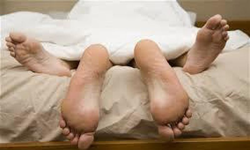 Corpulent Canadian suffers fatal heart attack, squashes wife in Mexico