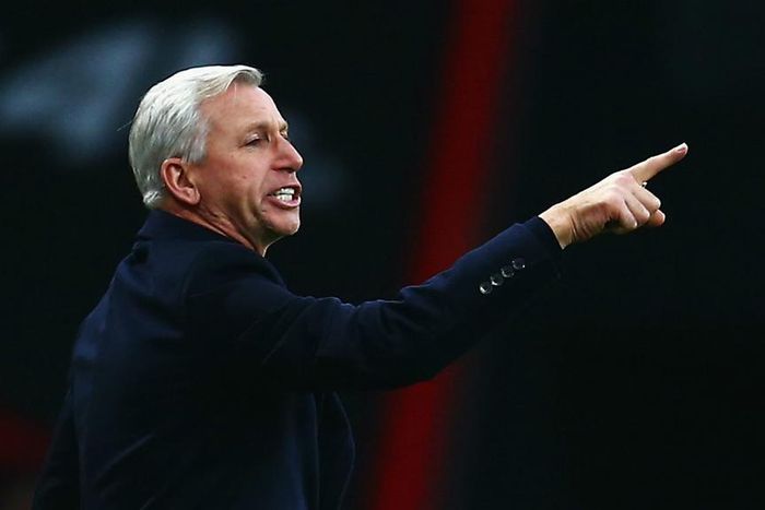 ___4498634___https:______static.pulse.com.gh___webservice___escenic___binary___4498634___2015___12___26___21___alanpardew-cropped_b2n9j33pm2ci161yg1olys1b5