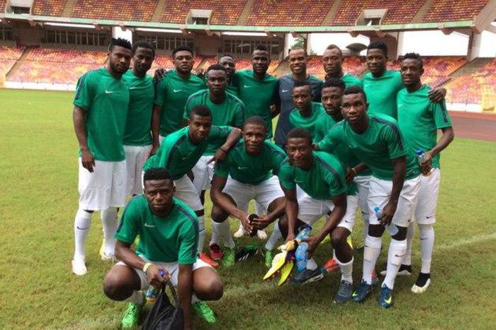 Sunday Oliseh with some home based Super Eagles players