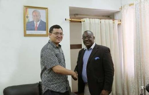 On 15 October 2015, Political Counselor of Chinese Embassy in Ghana Mr. Wang Sheng met with Mr. Bernard Otabil, General Manager of Ghana News Agency