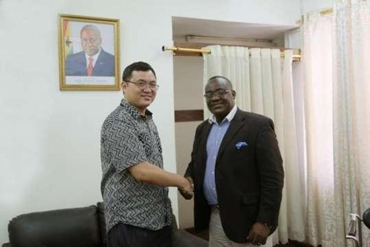 On 15 October 2015, Political Counselor of Chinese Embassy in Ghana Mr. Wang Sheng met with Mr. Bernard Otabil, General Manager of Ghana News Agency