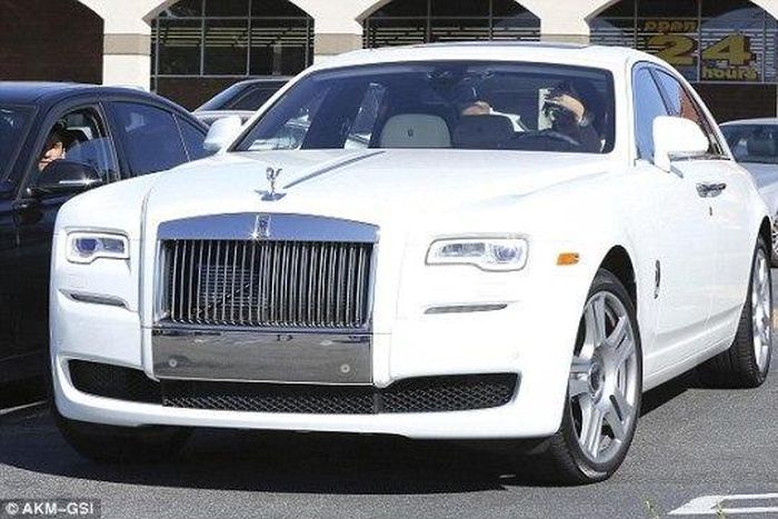 Kylie Jenner's white Rolls Royce Ghost worth $400,000 (N79.6m)