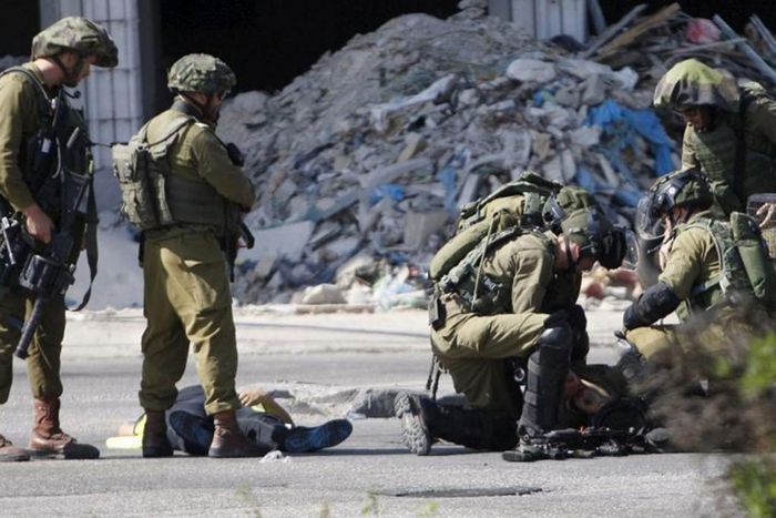 Palestinian shot dead after trying to stab Israeli soldiers - military