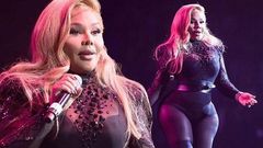  Lil Kim puts on a busty diplay at Liacouras Center