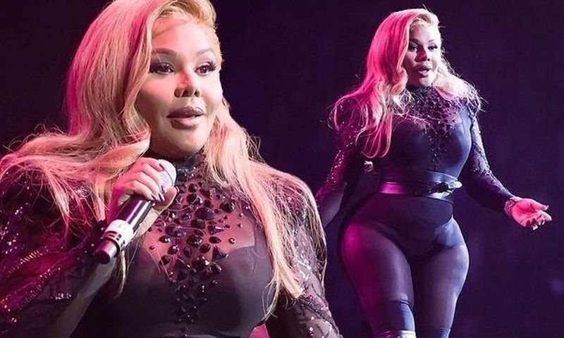  Lil Kim puts on a busty diplay at Liacouras Center