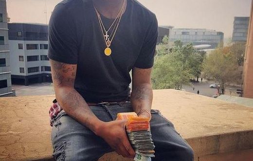 Davido with a stack of Rands