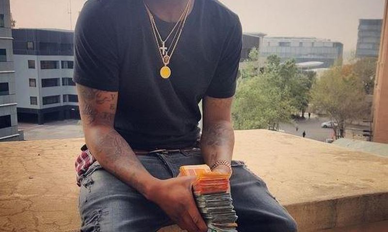 Davido with a stack of Rands