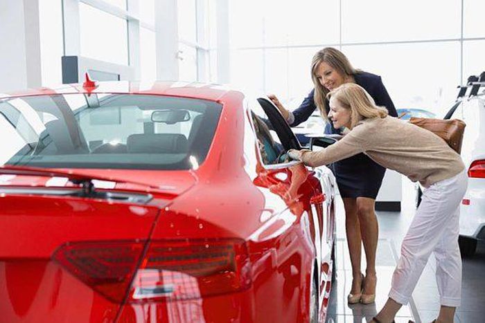 ___4307539___https:______static.pulse.com.gh___webservice___escenic___binary___4307539___2015___10___29___18___Saleswoman-and-wom_3485814b_1