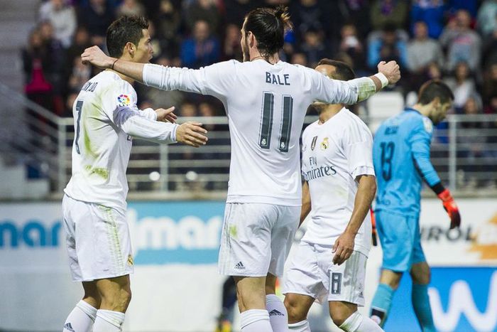 ___4454318___https:______static.pulse.com.gh___webservice___escenic___binary___4454318___2015___12___11___23___gareth-bale-cristiano-ronaldo-cropped_4y2sqs72sj6q1oe3pi7xqtk91