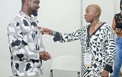 Angélique Kidjo having fun with Sarkodie