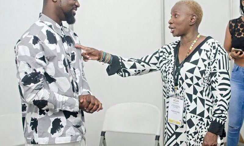 Angélique Kidjo having fun with Sarkodie