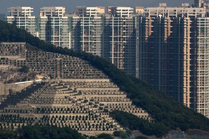 ___4431534___https:______static.pulse.com.gh___webservice___escenic___binary___4431534___2015___12___6___15___hong_kong_burial10