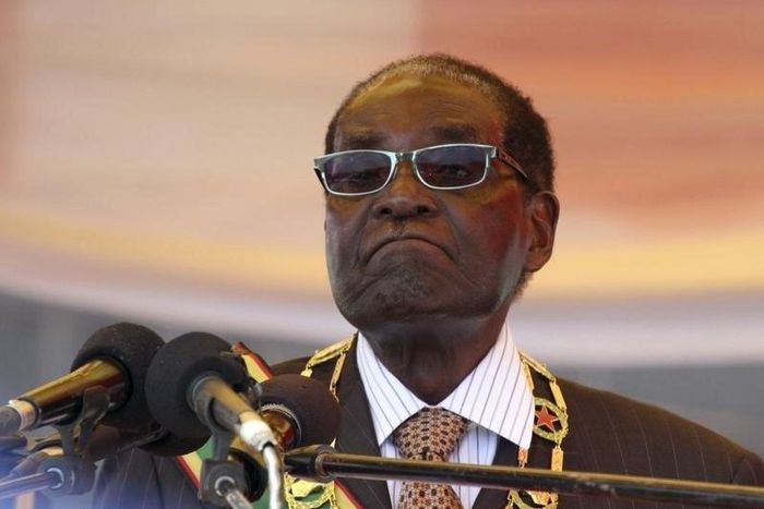 President Robert Mugabe waits to address crowds gathered for Zimbabwe's Heroes Day commemorations in Harare, August 10, 2015. REUTERS/Philimon Bulawayo