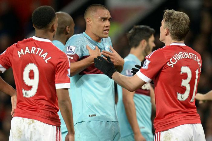 ___4430657___https:______static.pulse.com.gh___webservice___escenic___binary___4430657___2015___12___6___15___bastian-schweinsteiger-and-winston-reid_x720kxlfoxuv1nahi4xpaow6x