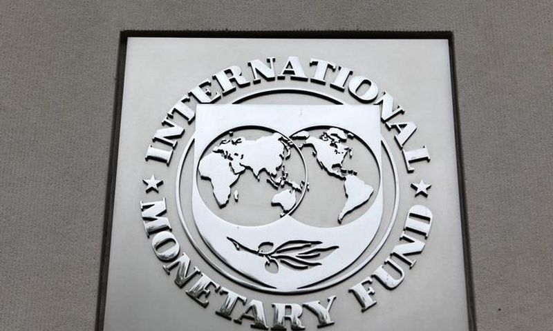 The International Monetary Fund (IMF) logo is seen at the IMF headquarters building during the 2013 Spring Meeting of the International Monetary Fund and World Bank in Washington, April 18, 2013. REUTERS/Yuri Gripas