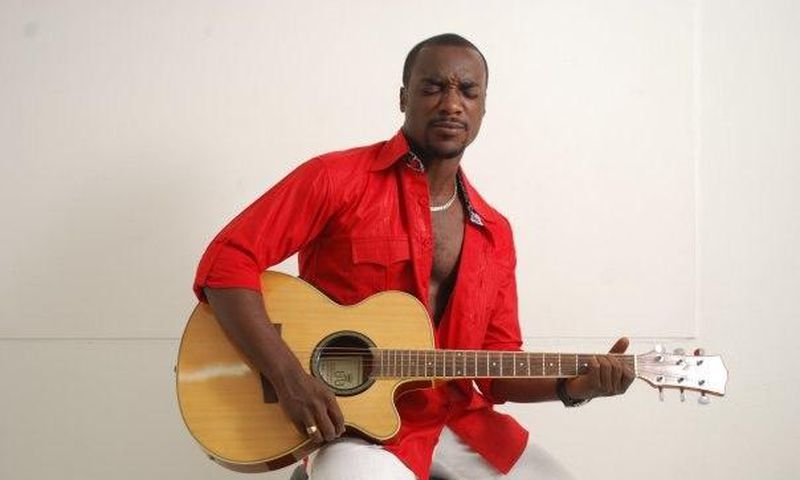 Highlife artiste, Kwabena Kwabena with his guitar