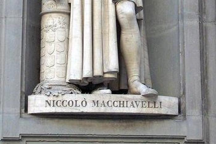 Statue of Niccolo Machiavelli