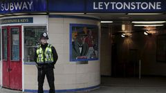 Knife attacker slashes man in London "terrorist incident"