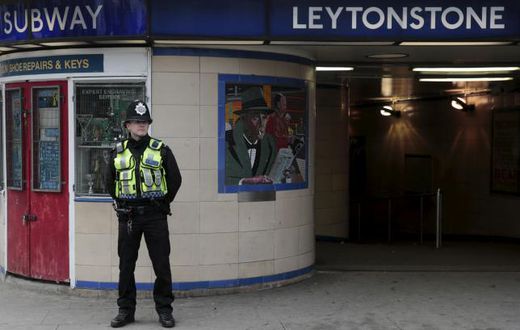 Knife attacker slashes man in London "terrorist incident"