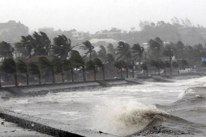 Typhoon threatens central Philippines, 750,000 evacuated