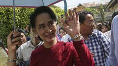 Myanmar pro-democracy leader Aung San Suu Kyi waves at supporters as she visits polling stations at her constituency Kawhmu township November 8, 2015.