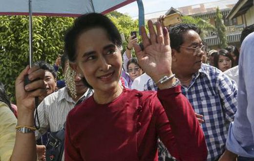 Myanmar pro-democracy leader Aung San Suu Kyi waves at supporters as she visits polling stations at her constituency Kawhmu township November 8, 2015.