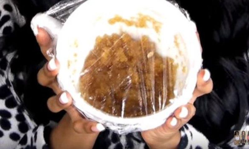 D.I.Y exfoliator including a mix of honey, brown sugar, lemon and olive oil