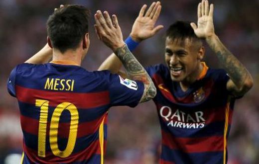 Barcelona"s Lionel Messi (L) celebrates with team Neymar after scoring a goal against Atletico Madrid during their Spanish first division soccer match at Vicente Calderon stadium in Madrid,12 September, 2015.