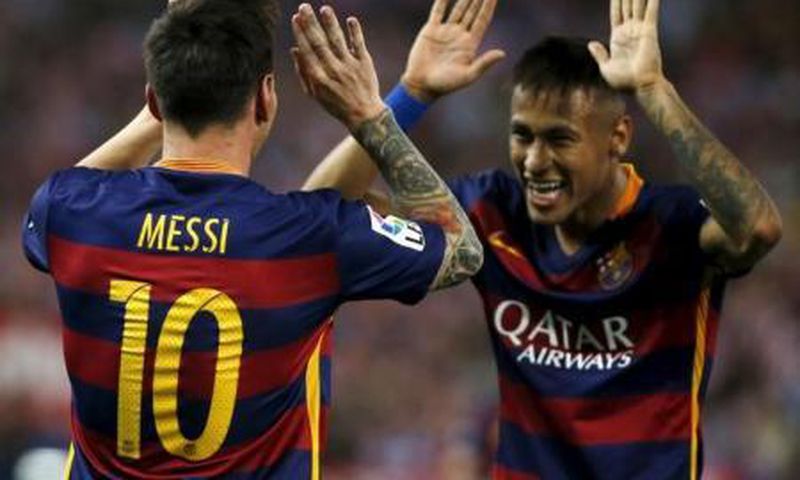 Barcelona"s Lionel Messi (L) celebrates with team Neymar after scoring a goal against Atletico Madrid during their Spanish first division soccer match at Vicente Calderon stadium in Madrid,12 September, 2015.