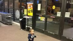 Watch toddler's stunning reaction to seeing automatic sliding doors for the first time