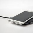Samsung Wireless Charger charging a S6 Edge