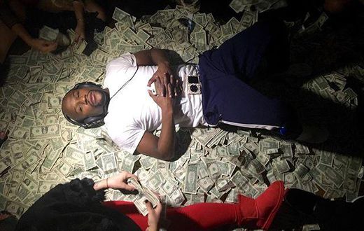 Floyd Mayweather sleeps on a bed of money